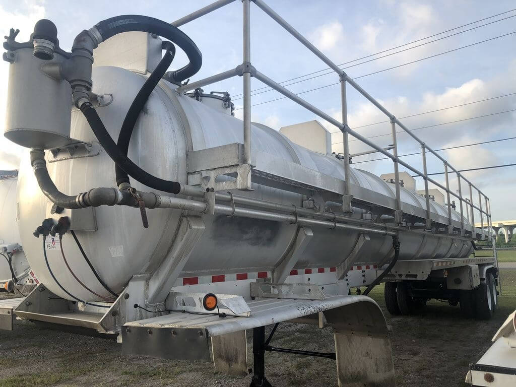 2014 Roughneck 6300 Gallon Aluminum Vacuum