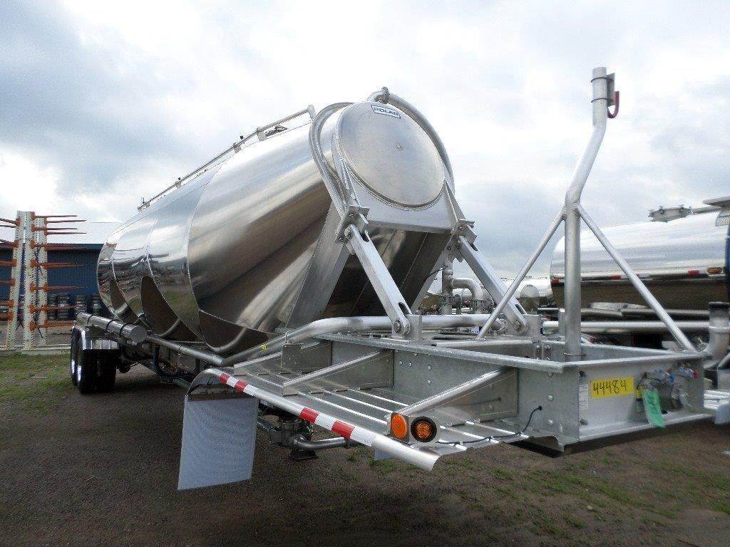 1040 Cu Ft Dry Bulk Pneumatic Trailer