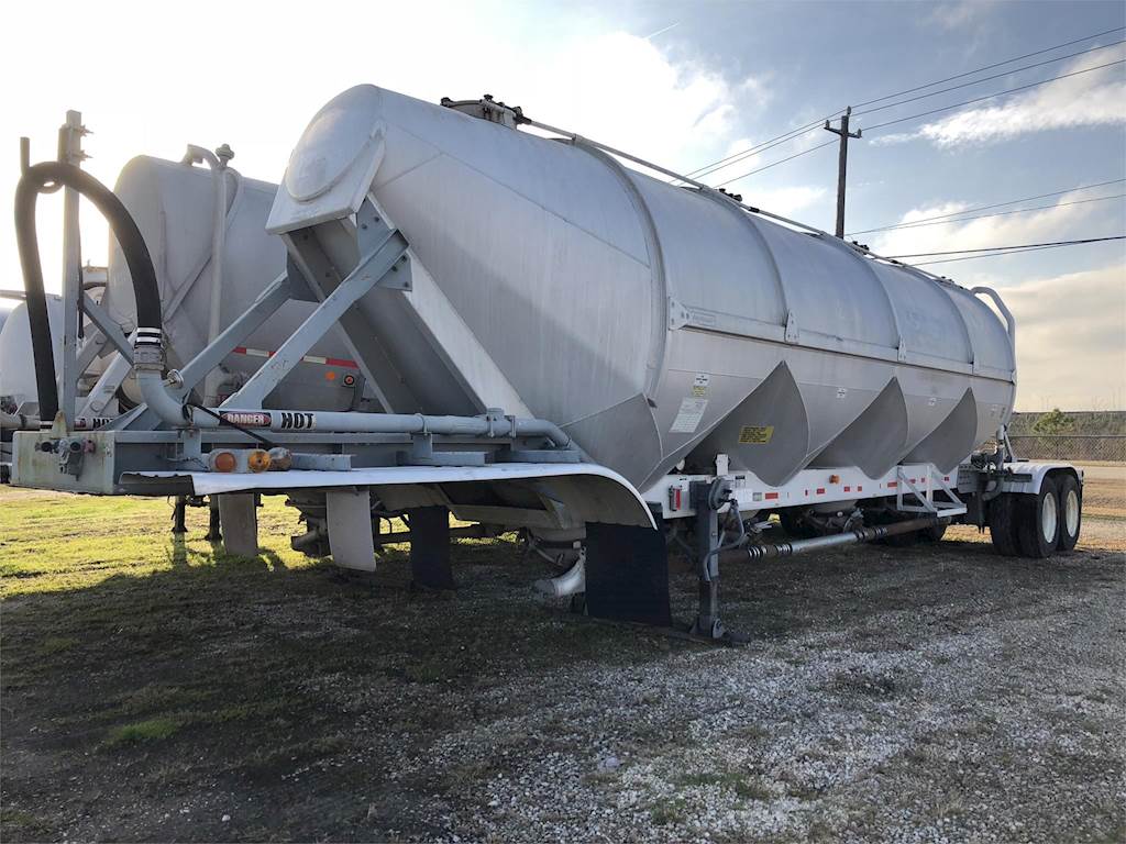 Dry Bulk Pneumatic Tank Trailers Fruehauf 1375 CU FT