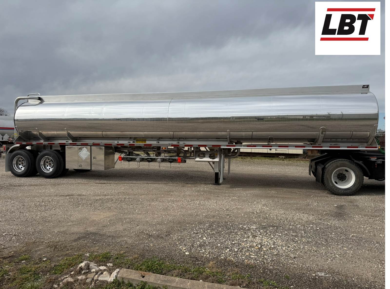 Fuel Tanker Trailers LBT 9200 Gallon 5 Compartment Disc Brakes 64988385 2