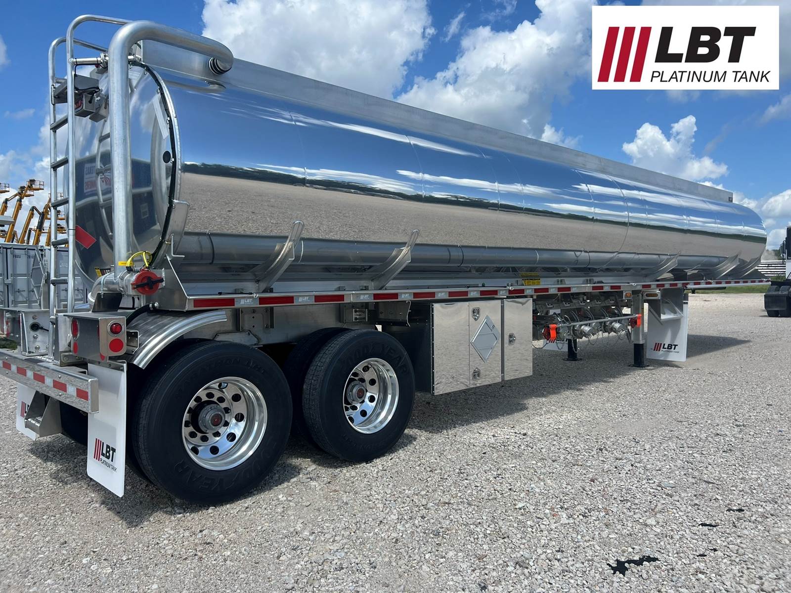 Fuel Tanker Trailers LBT 9200 Gallon 55989265 1