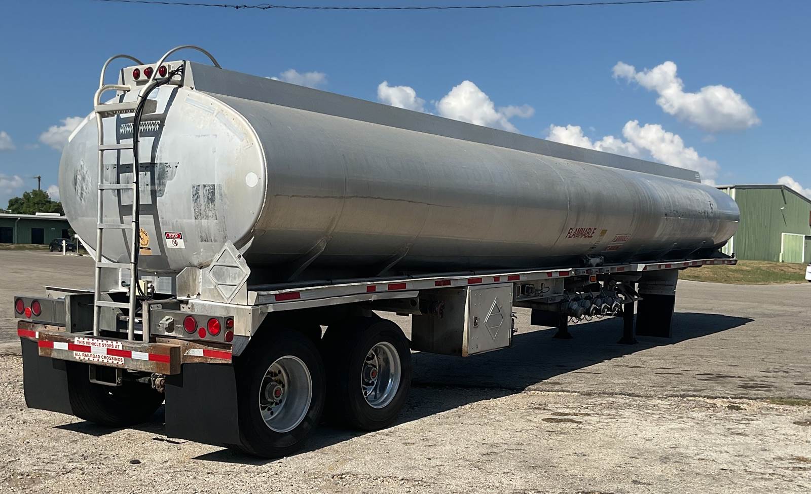 Fuel Tanker Trailers Polar 9500 Gallon 4 Compartment DOT 406 Air Ride 63877899 1