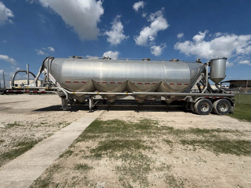 Tremcar 1625 cu ft vacuum dry bulk trailer on a gravel lot.