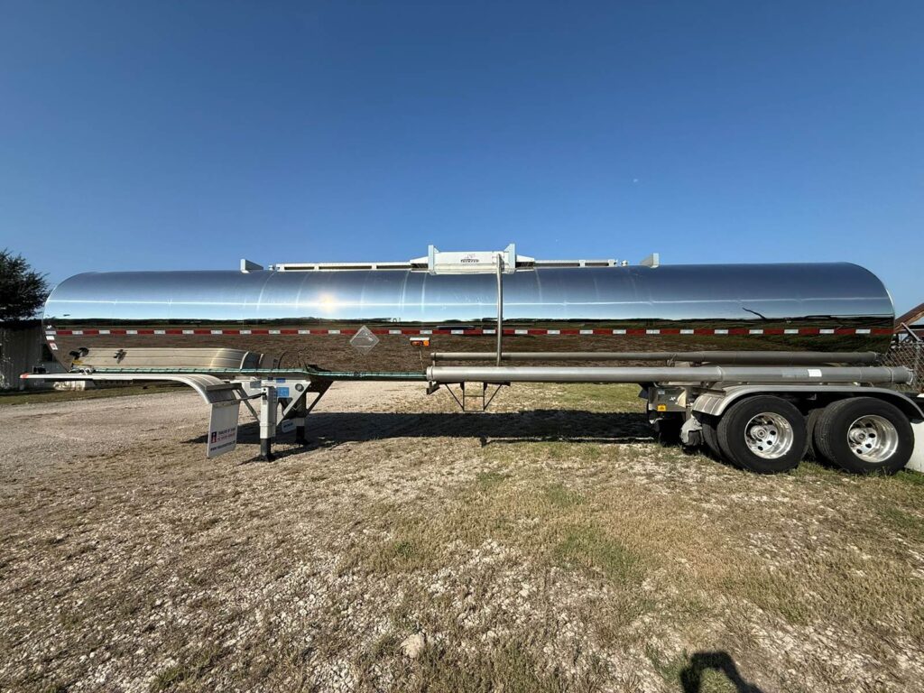 7000-gallon chemical tank trailer for DOT 407 SS chemicals and acids.